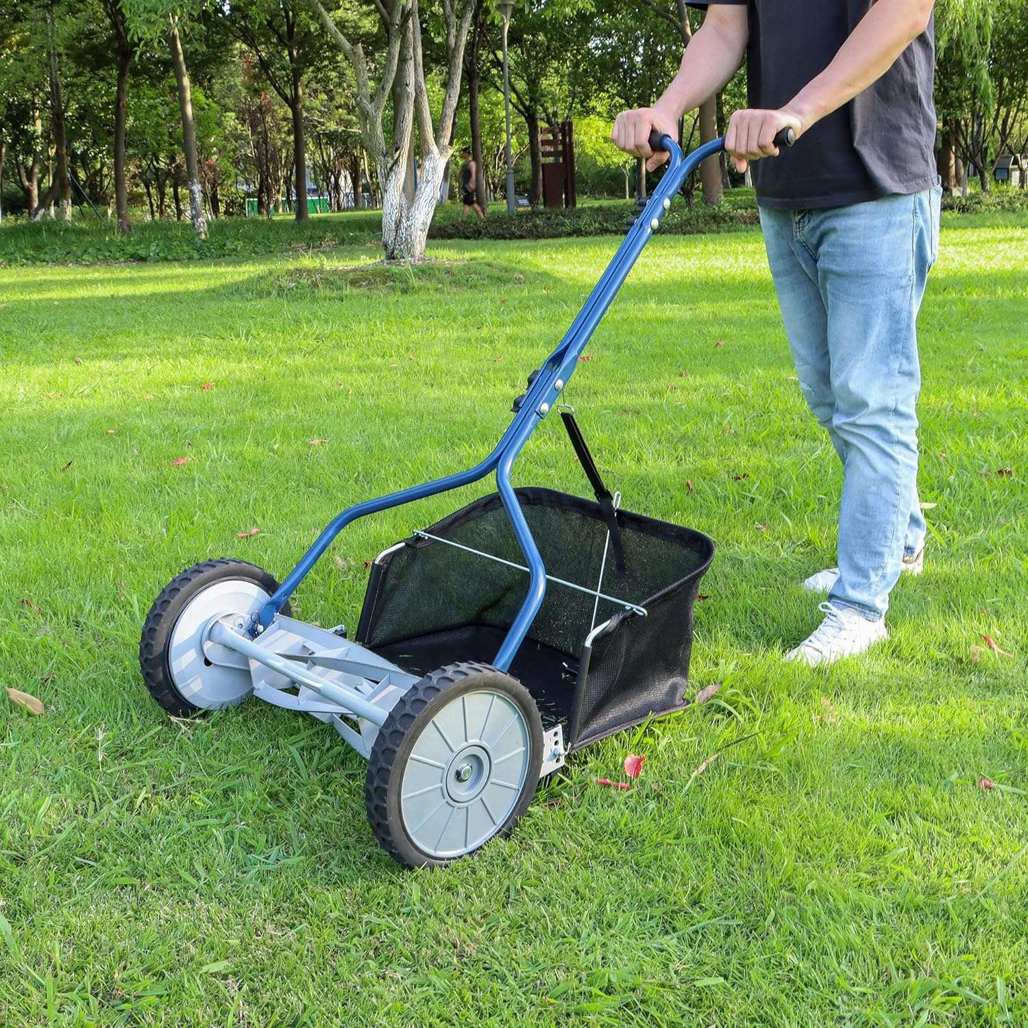 Amazon Basics 18-Inch 5-Blade Push Reel Lawn Mower with Grass Catcher, Blue - 8